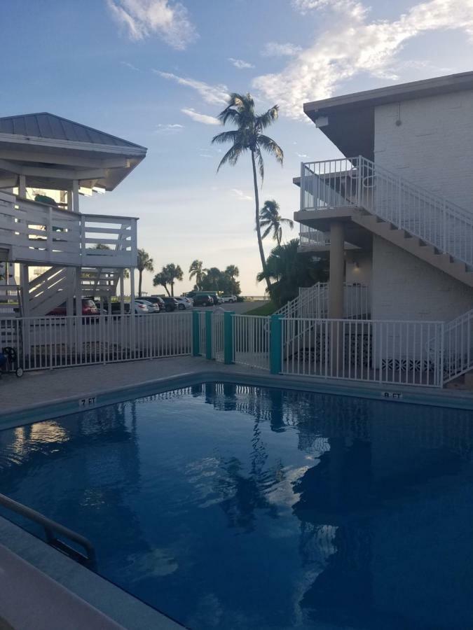 Carousel Beach Inn Fort Myers Beach Eksteriør billede