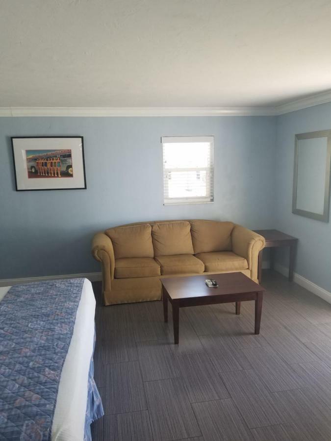 Carousel Beach Inn Fort Myers Beach Eksteriør billede